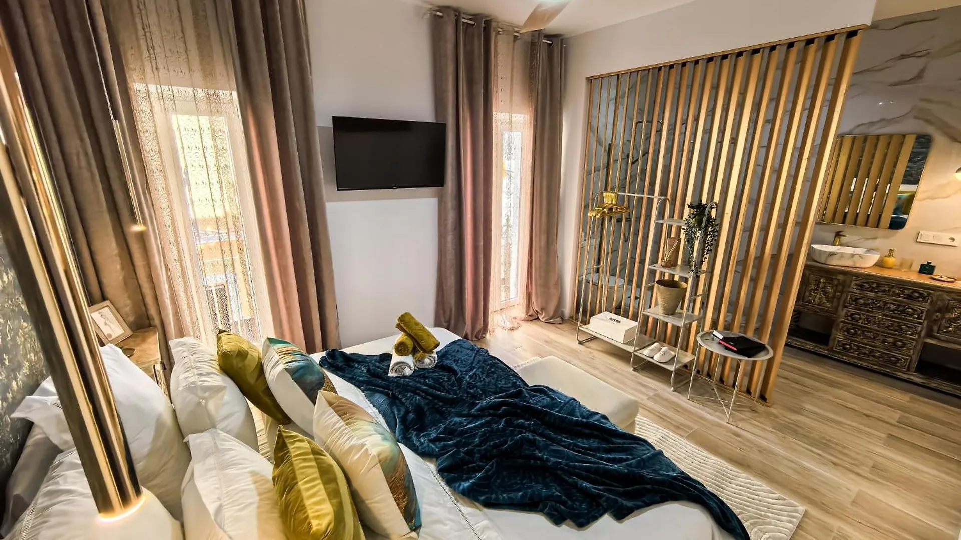 Homestay Palacete Barsanz Home Alcala del Valle Spain